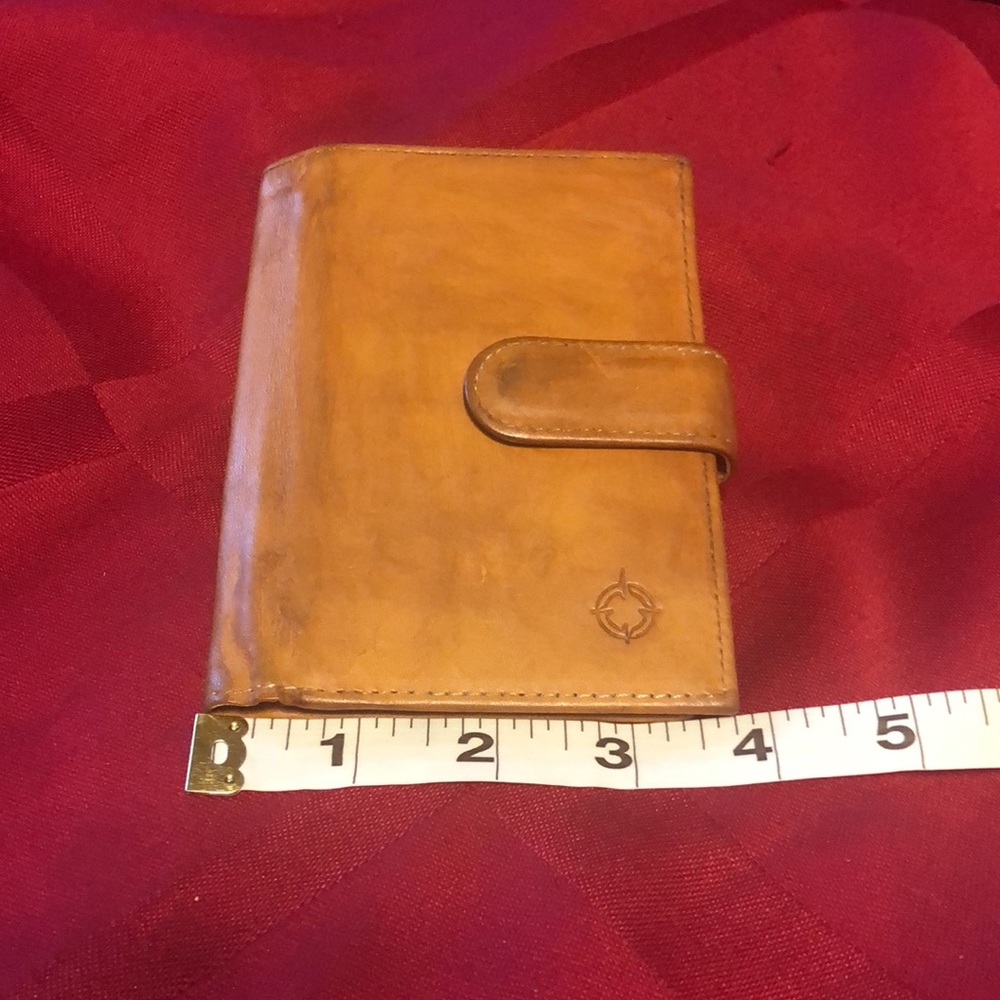PreOwned- Franklin Covey Leather Wallet 3 credit card slots-2 slots for receipts - Picture 10 of 11